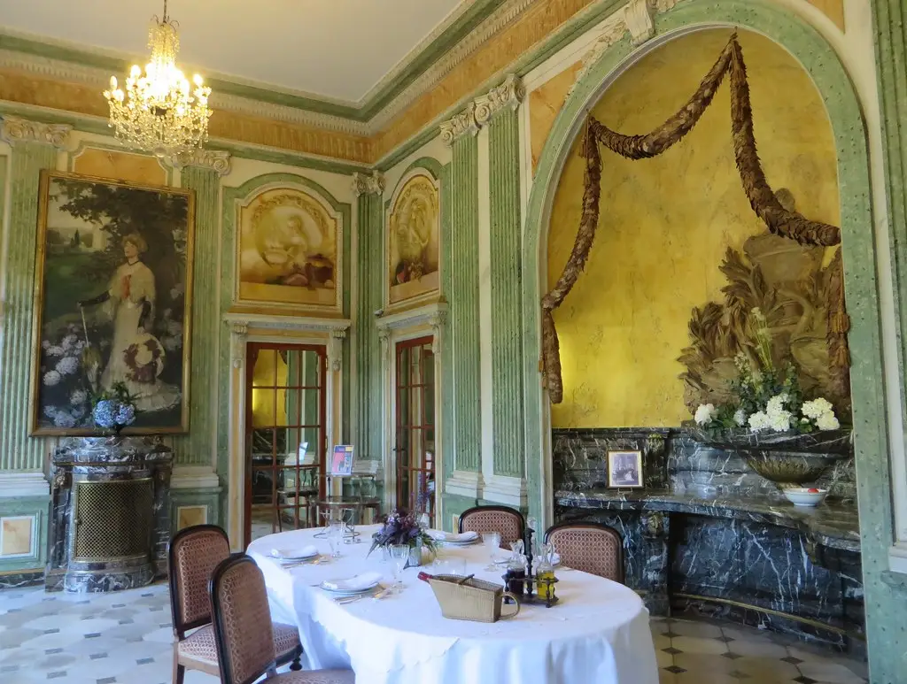 Salle à manger, Villa Arnaga (1903-1906), Cambo-les-Bains, Labourd, Pays basque, Pyrénées Atlantiques, Aquitaine, France.