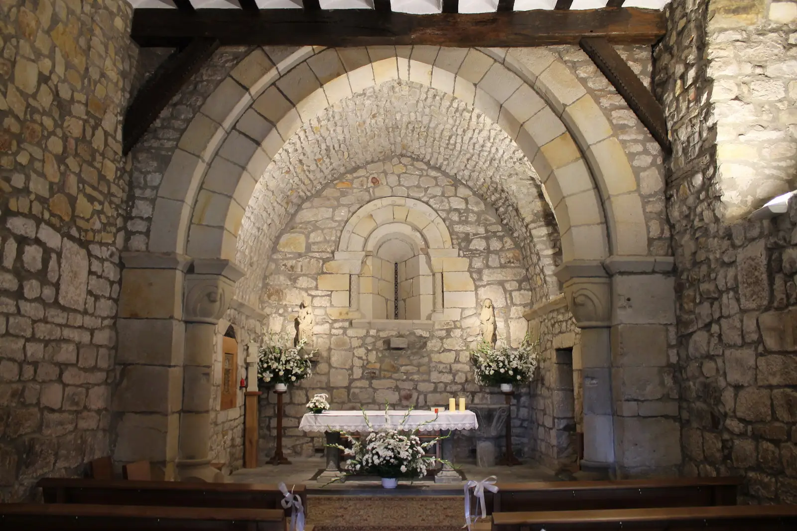 File:Interior de la ermita de San Pelaio (Bakio).JPG