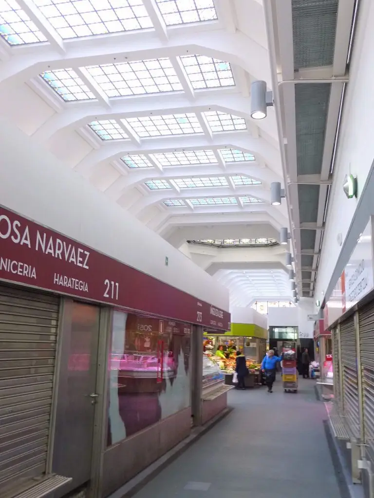 File:Bilbao - Mercado de la Ribera, interior 6.jpg