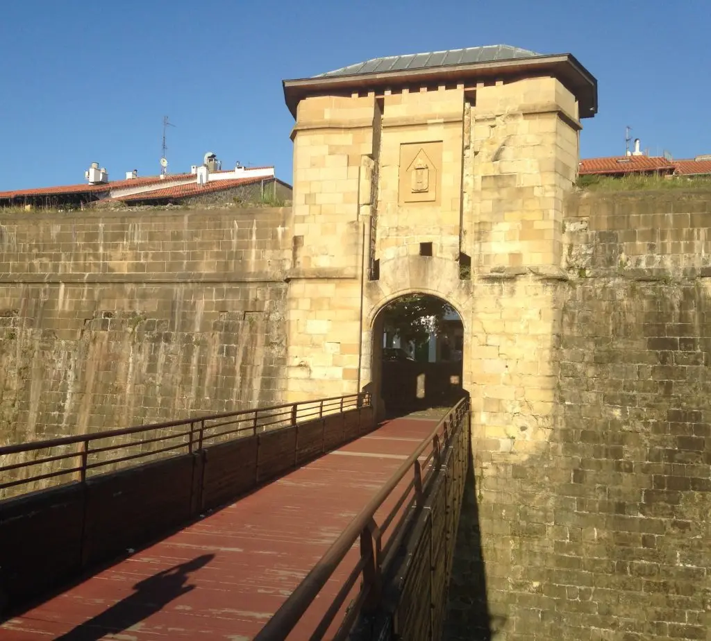 San Nikolas atea Hondarribia 01