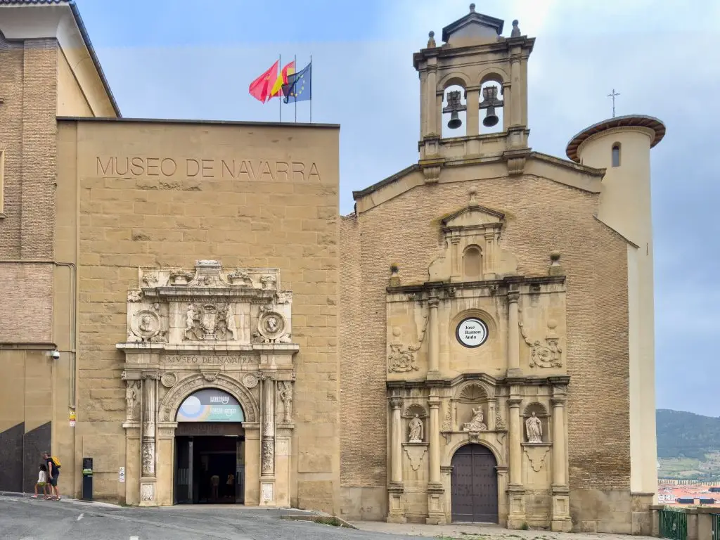 Exterior of the Museo de Navarra 01