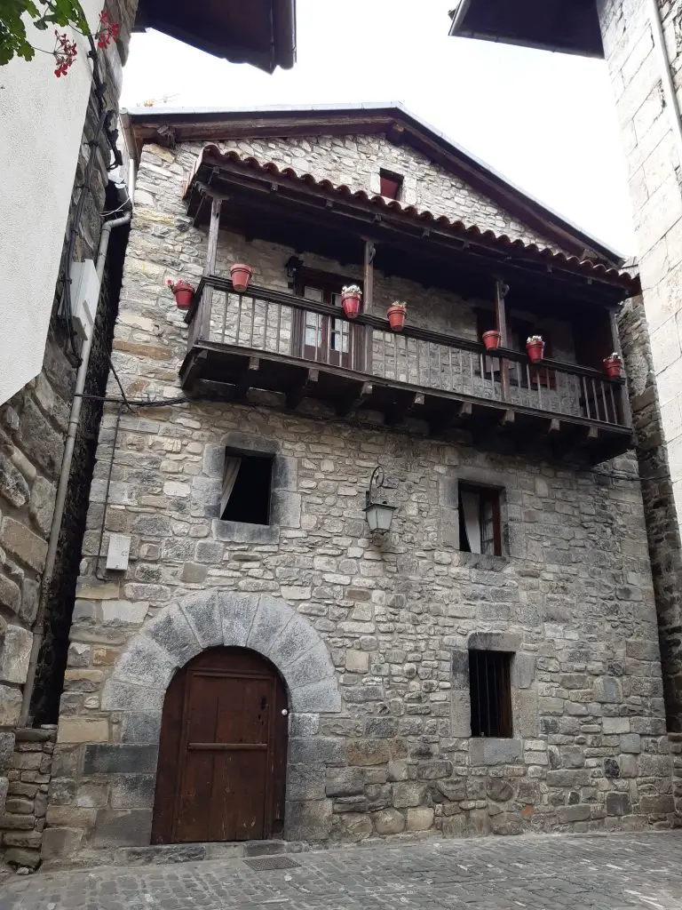 Erronkari herria - Ikuspegiak eta karrikak