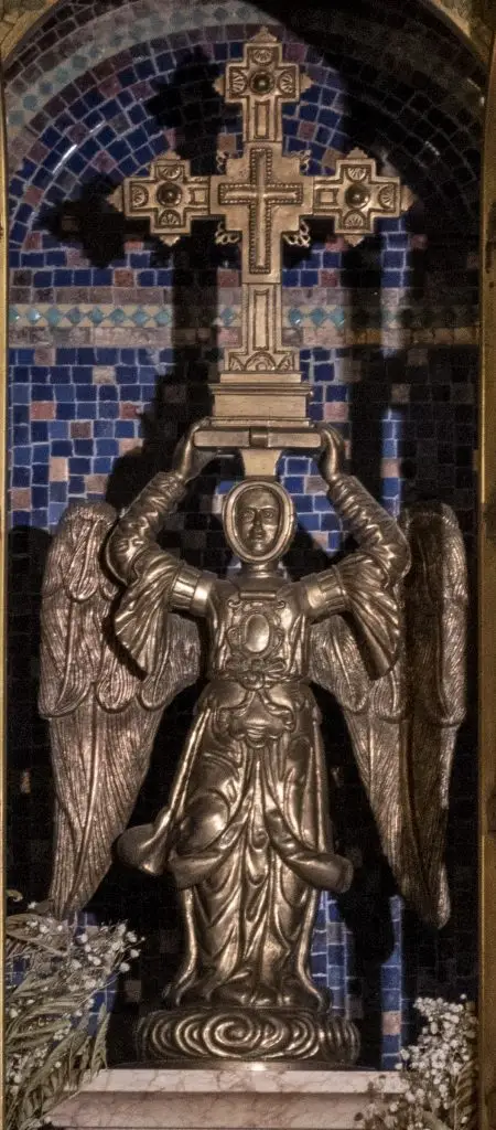 Saint Michael bearing the cross (Santuario de San Miguel de Aralar) ShiftN