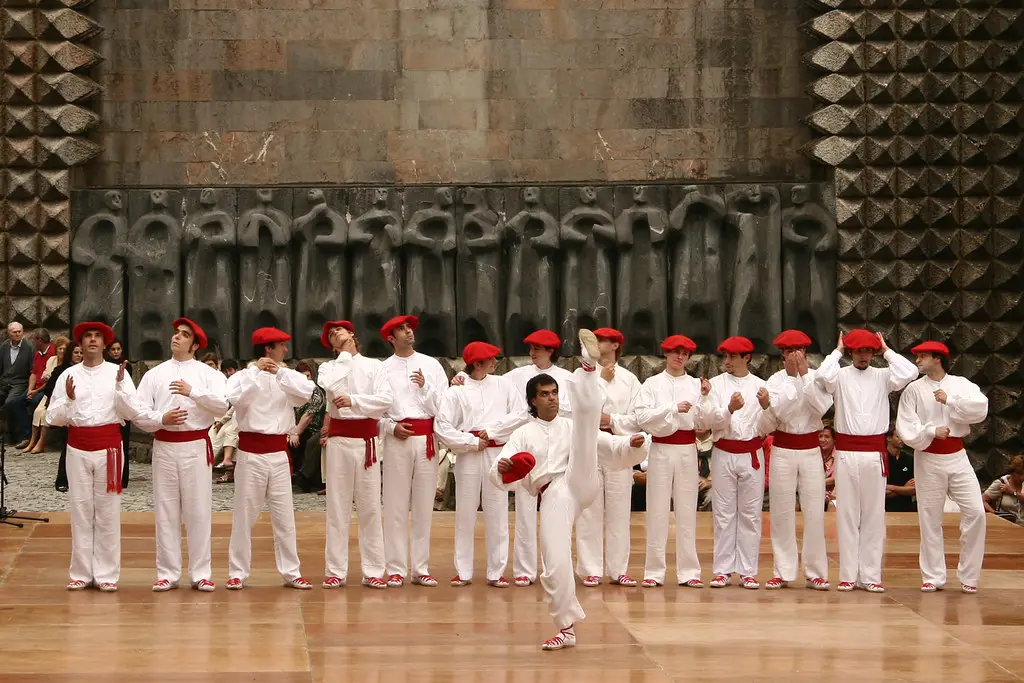 2008-08-27_Arantzazu-Apostoluen-dantza-IZ_1519