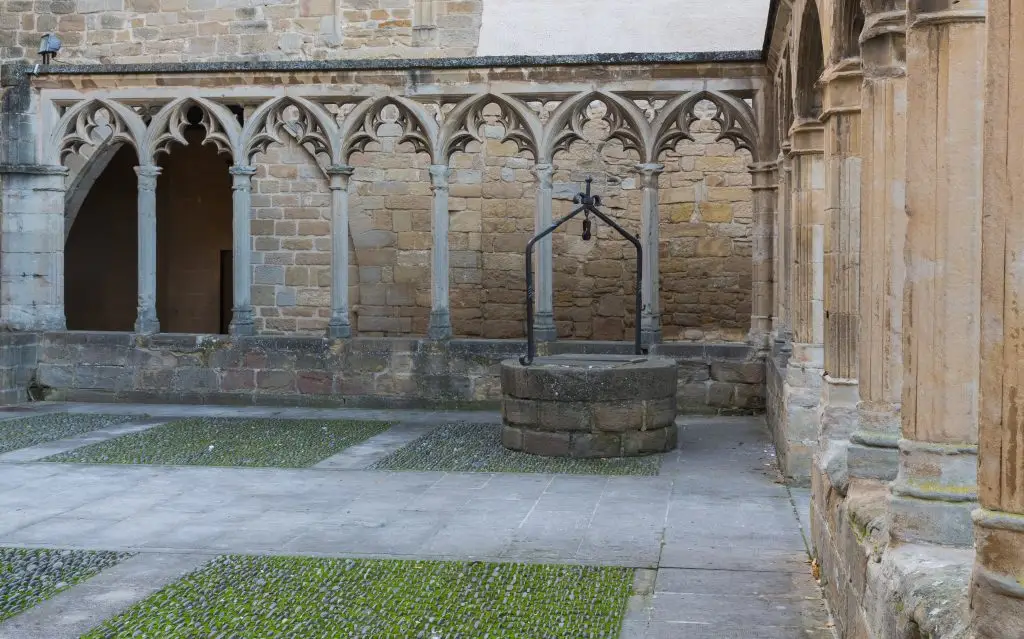 File:Iglesia de Santa María la Real, Olite, Navarra, España, 2015-01-06, DD 20.JPG