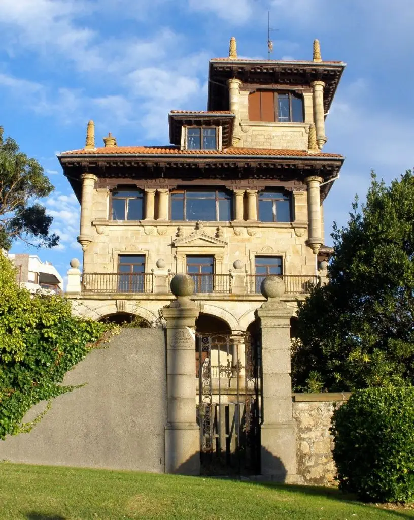 File:Guecho, Neguri - Palacio Eguzkialde 3.jpg