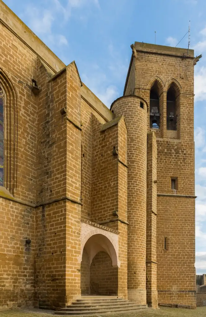 File:Iglesia-fortaleza de San Saturnino, Cerco de Artajona, Navarra, España, 2015-01-06, DD 07.JPG