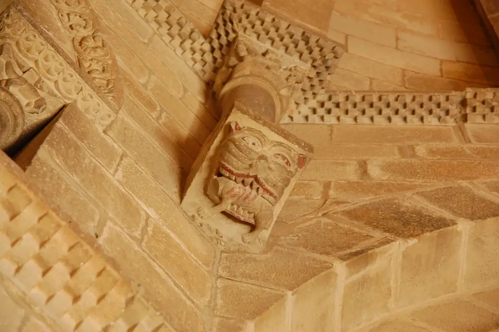 interior de la iglesia templaria del santo sepulcro, en torres del río