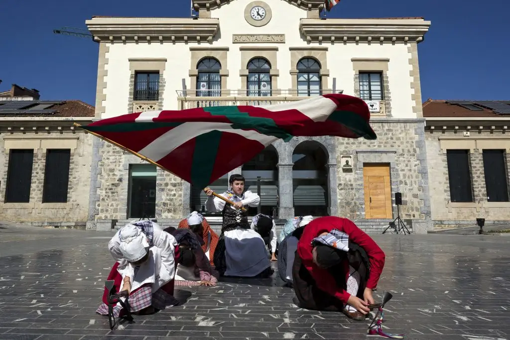 Folk dance basque ikurrina