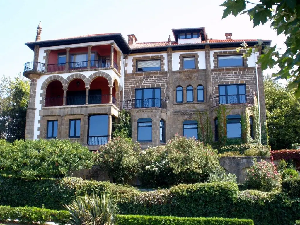 Guecho, Neguri - Avenida de Algorta 1