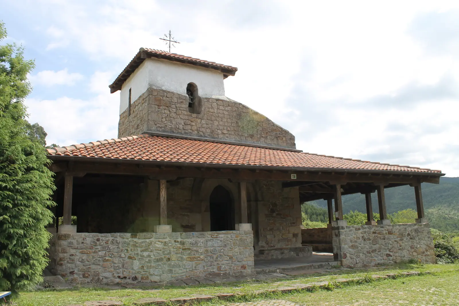 File:Ermita de San Pelaio (Bakio).JPG