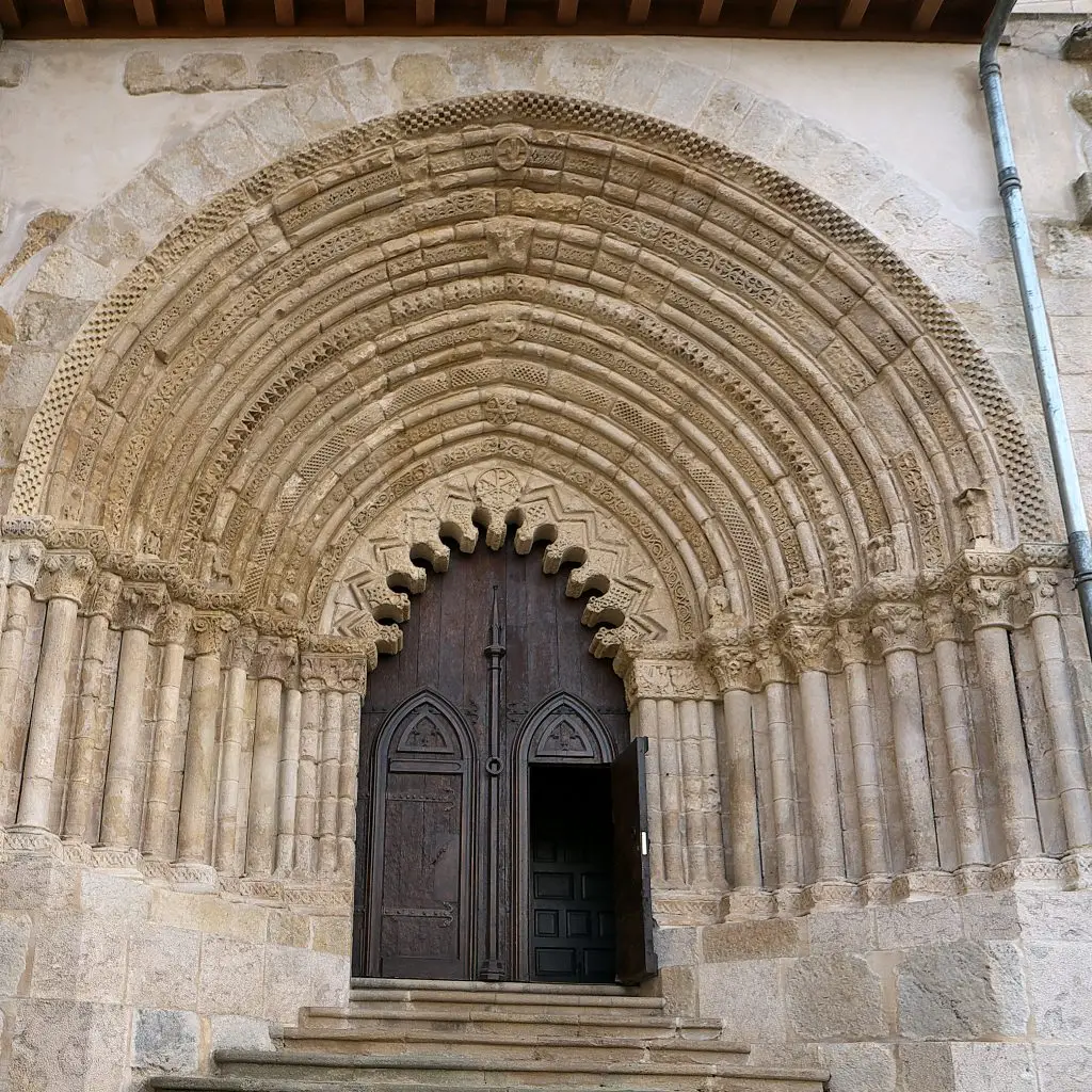 Iglesia de San Pedro de la Rúa, Estella. Portada