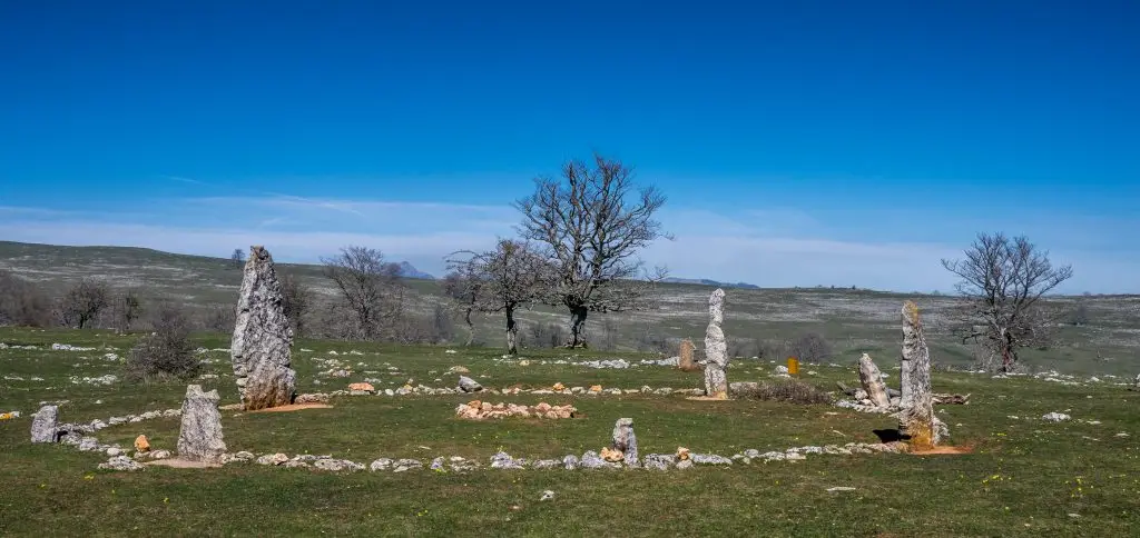 File:Legaire - Cromlech de Mendiluze 07.jpg