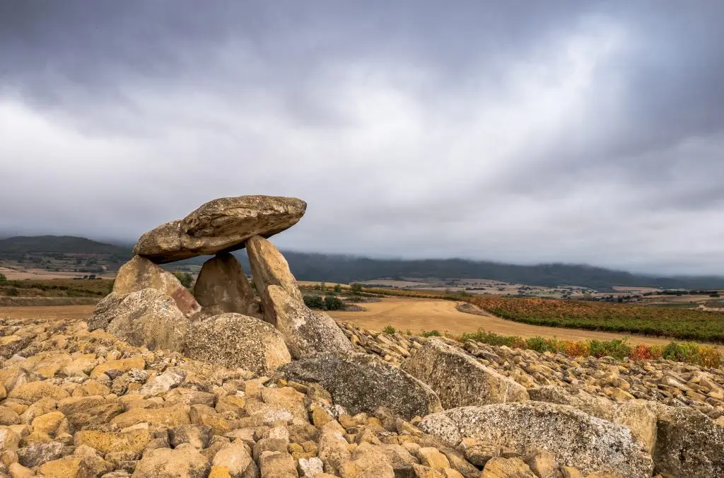 Elvillar - Chabola de la Hechicera 02.jpg