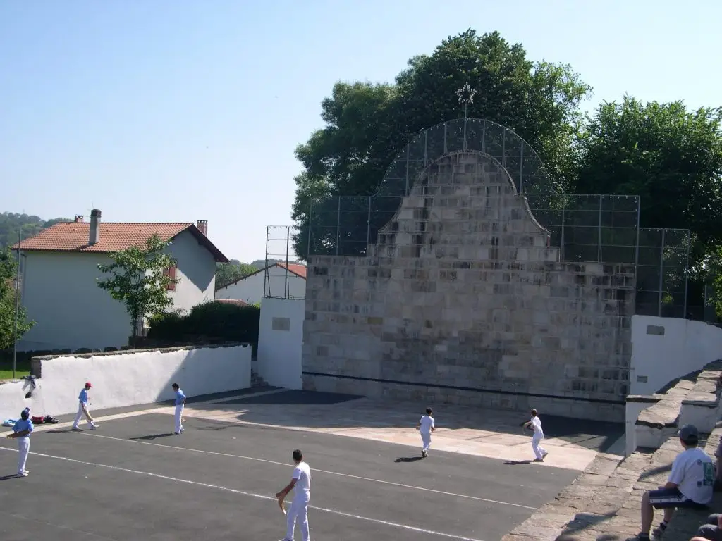 File:Sara JaI Alai Lapurdi.JPG