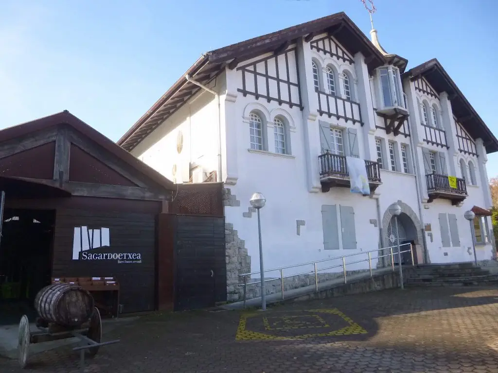 File:Astigarraga - Sagardoetxea-Museo de la Sidra Vasca 17.jpg