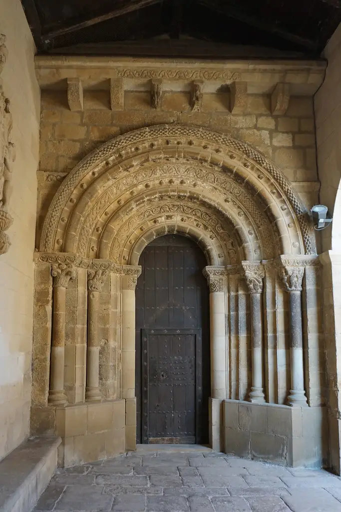 Iglesia de San Martín de Tours en San Martín de Unx (Navarra)