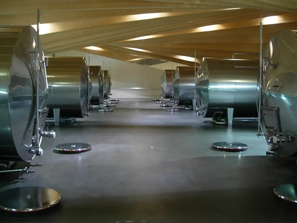 File:Instalaciones de las Bodegas Ysios, junio de 2007 (4).jpg