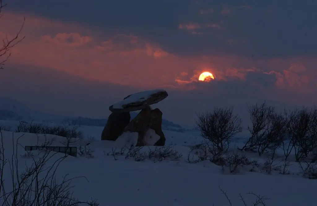 File:Sorginetxe trikuharria elurpean. Agurain, Araba, Euskal Herria..jpg