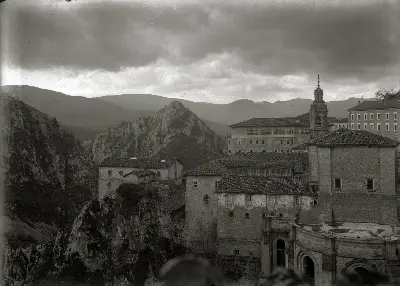 Vista general del santuario de Arantzazu en Oñati (1 de 2) - Fondo Marín-Kutxa Fototeka