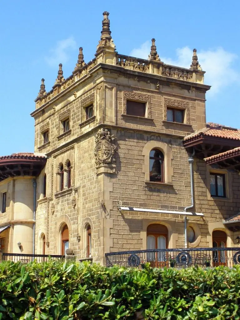 File:Guecho, Neguri - Palacio Lezama-Leguizamon 1.jpg