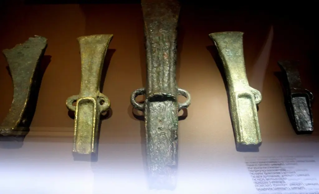 File:Vitoria - Bibat (objetos de la Edad del Bronce) 02.jpg