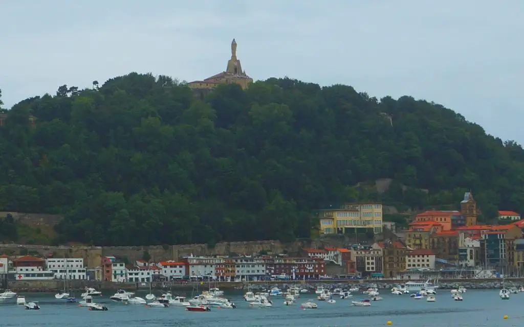 File:Monte Urgull mit Castillo de La Mota - Donostia San Sebastian Foto Wolfgang Pehlemann DSC00120.jpg