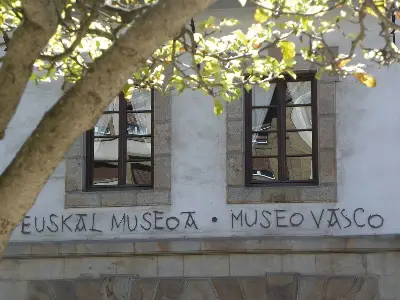 Euskal Museoa, Unamuno enparantzan
