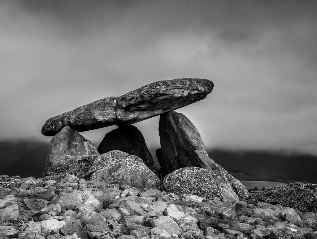 Elvillar - Chabola de la Hechicera 01.jpg