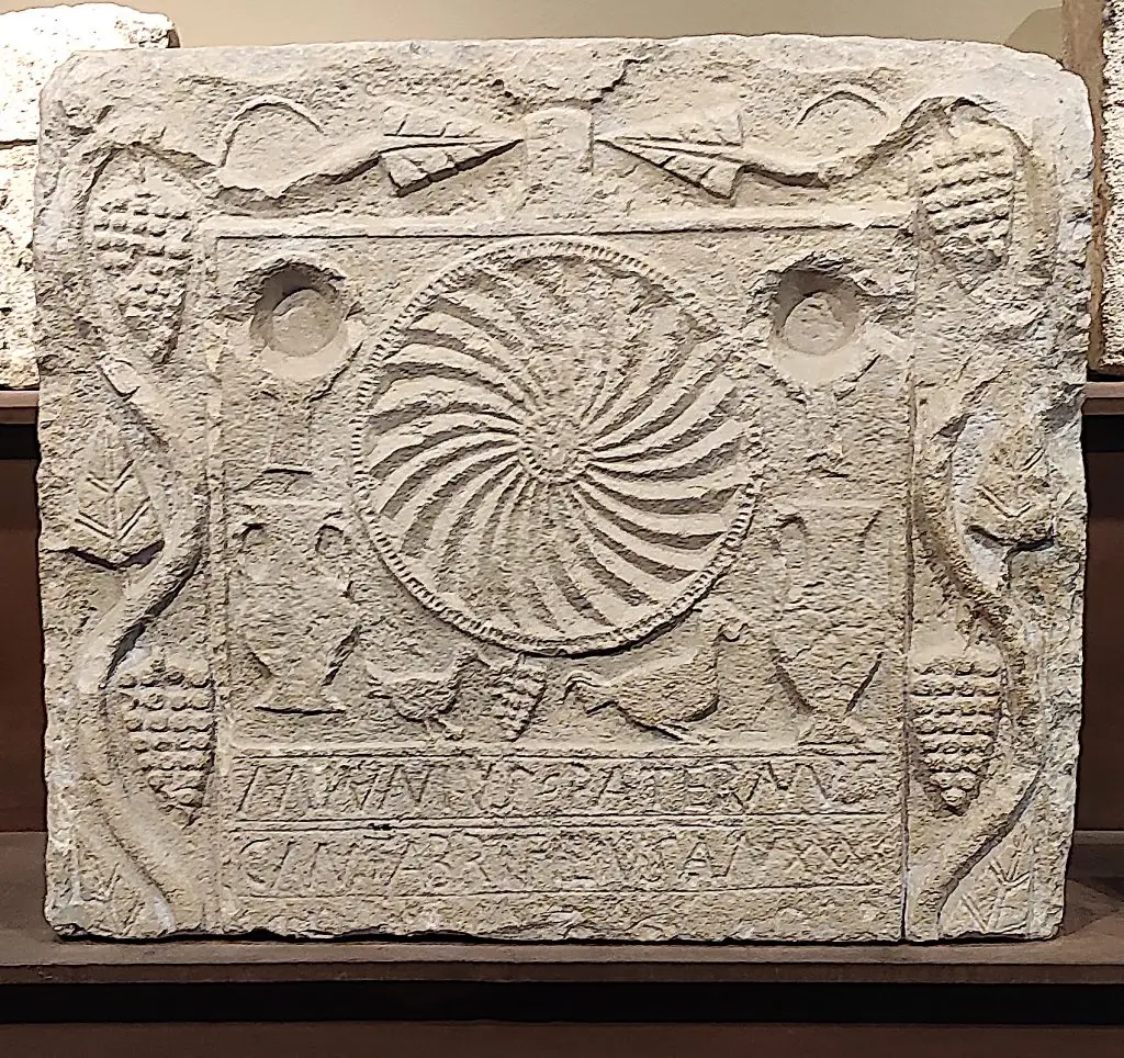 Estelas funerarias romanas (Museo de Navarra) (Gastiáin)
