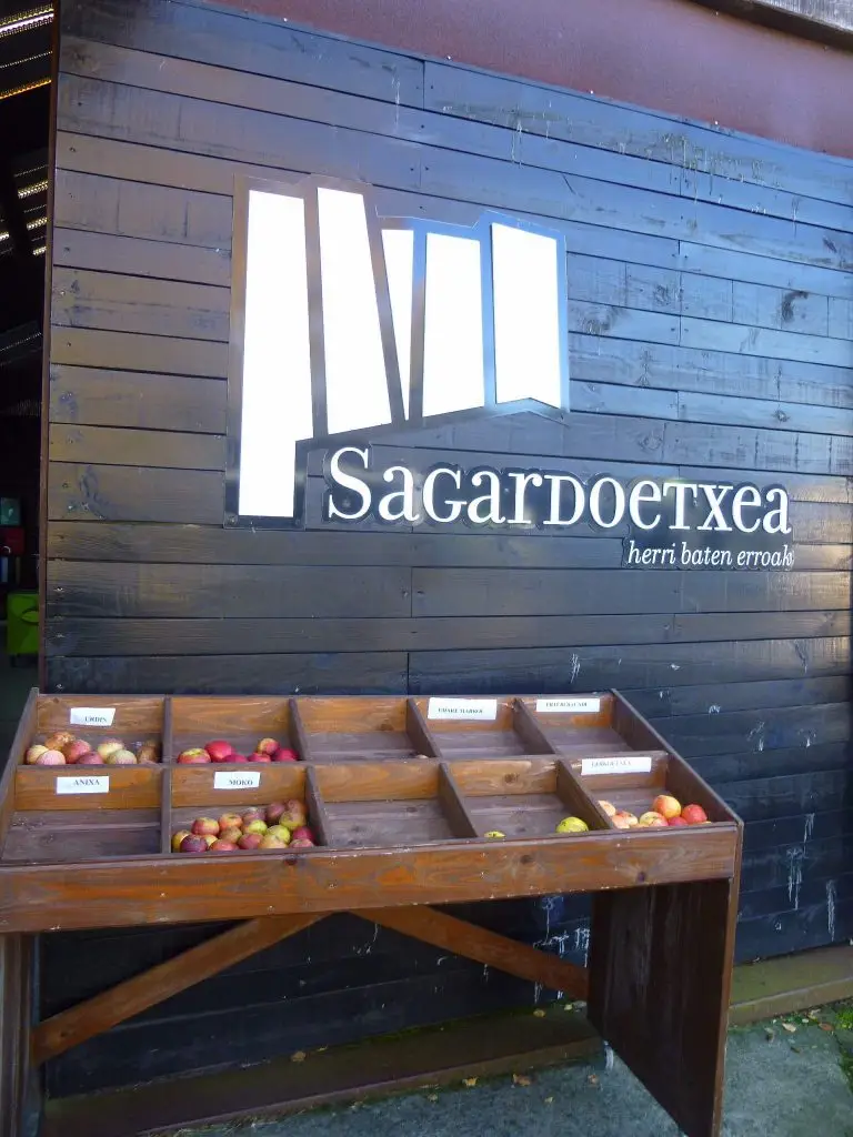 File:Astigarraga - Sagardoetxea-Museo de la Sidra Vasca 07.jpg