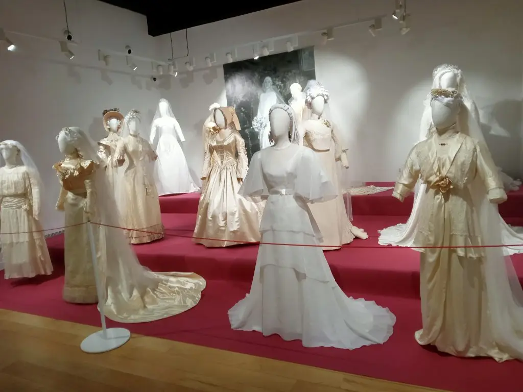 Ezkongai jantziaren 150 urteko bilakaera