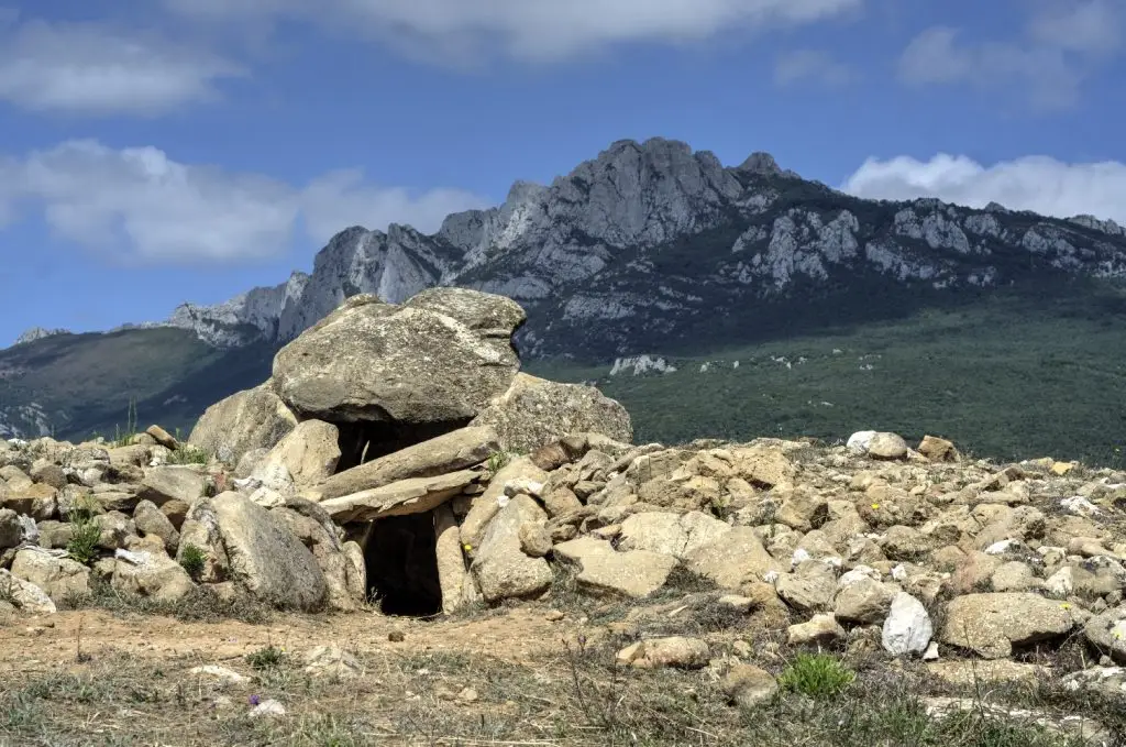 Dolmen del Alto de la Huesera (49005673683)