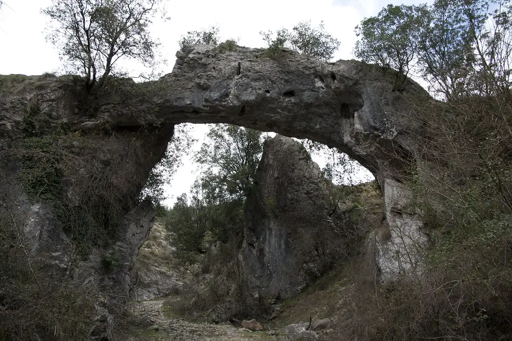 PUENTE? TÚNEL?... ARCO