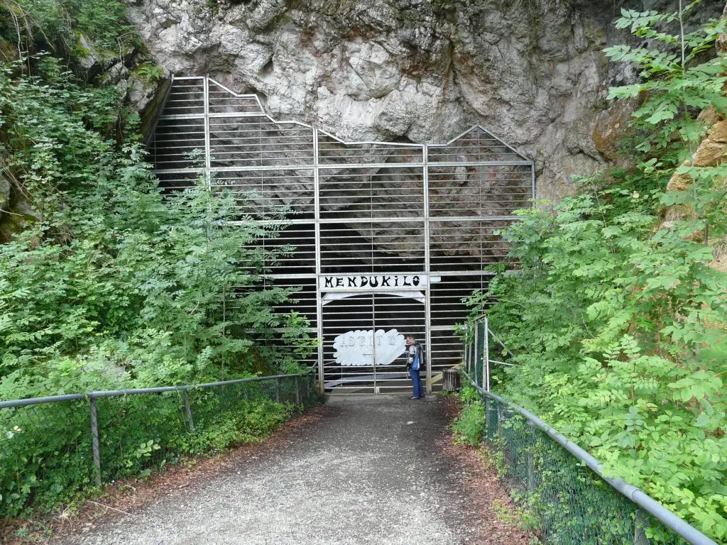 File:Cova de Mendukilo P1270051.jpg