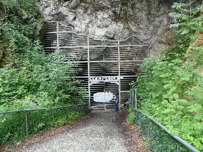 File:Cova de Mendukilo P1270051.jpg