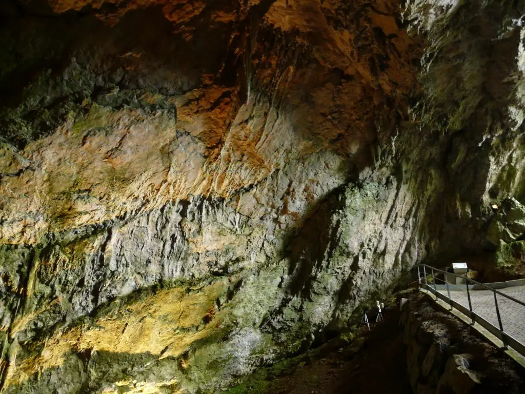 File:Cova de Mendukilo P1270057.jpg