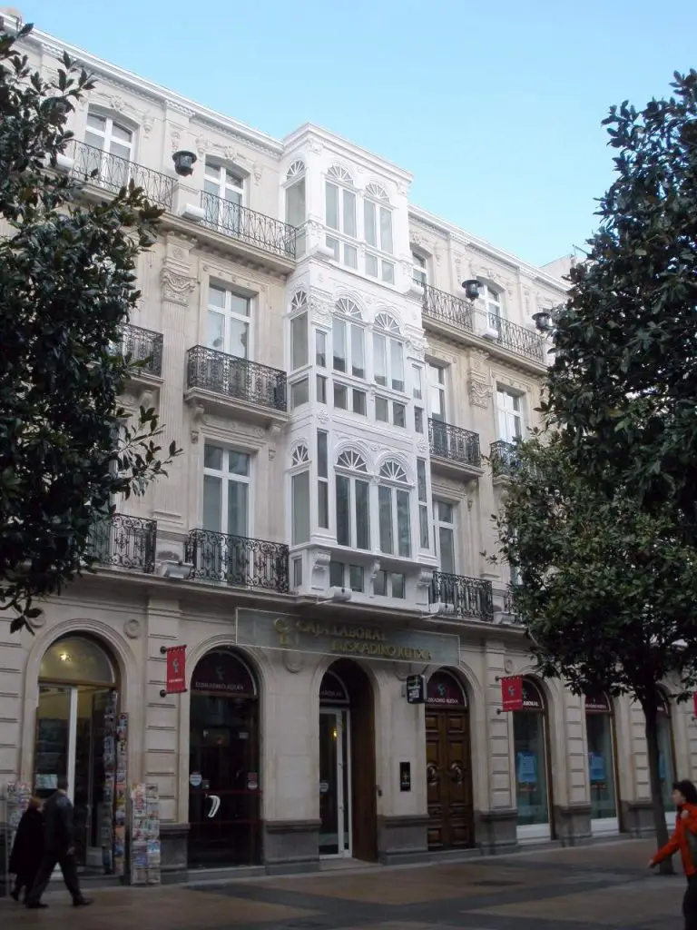 File:Vitoria - Calle Dato 05.jpg
