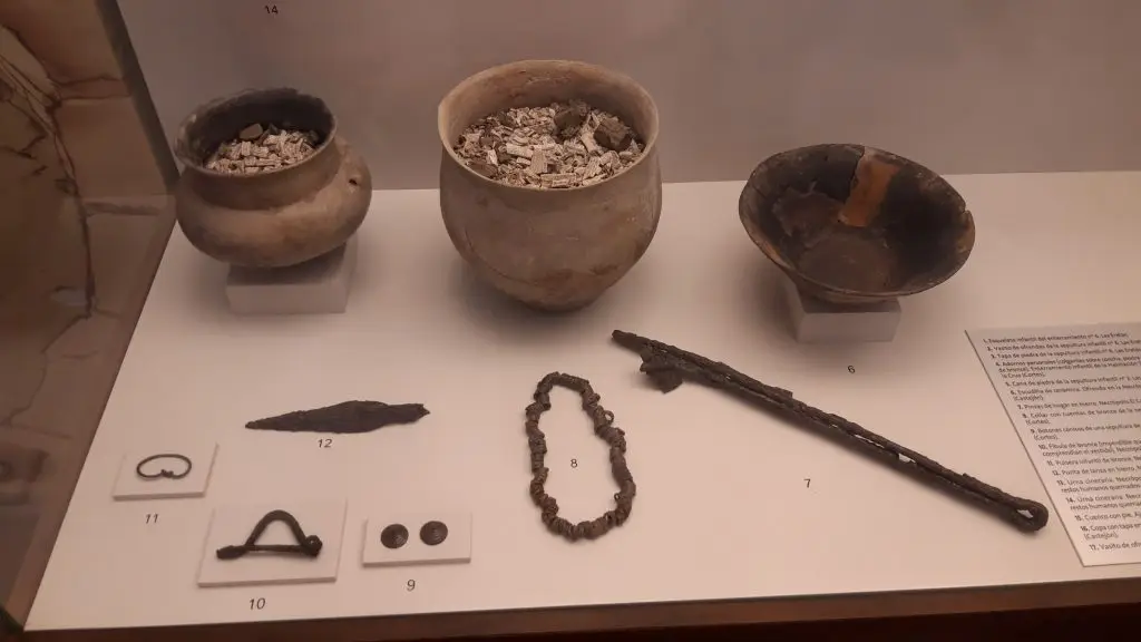 Aztarnategian aurkitutako artefaktuak 9