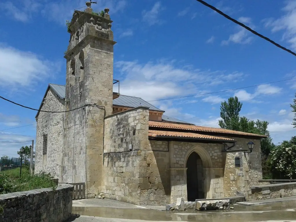 Alaitzako elizaren hegoaldeko fatxada