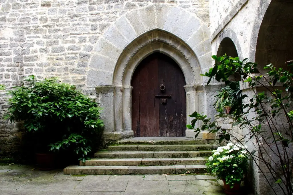 Fortified manor, Quejana - panoramio