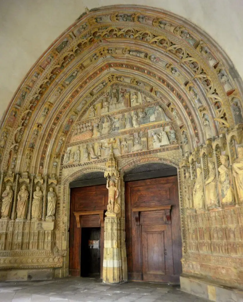 File:Deba - Iglesia de Santa Maria, portada 29.jpg