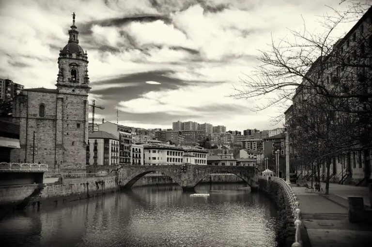 A Day in Bilbao for History Enthusiasts