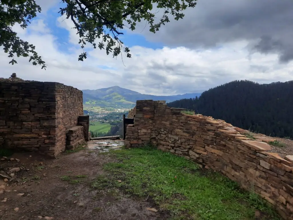 Castro de Bolunburu - 53700745589