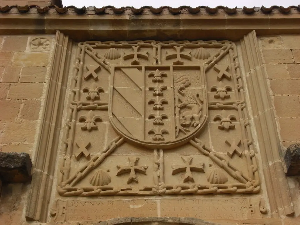 Escudo de Armas de la Divisa en la Ermita de Santa María de La Piscina